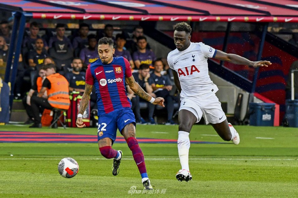 在去年与费 在去年与费