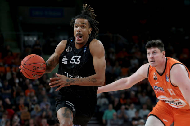 比赛激烈对 比赛激烈对